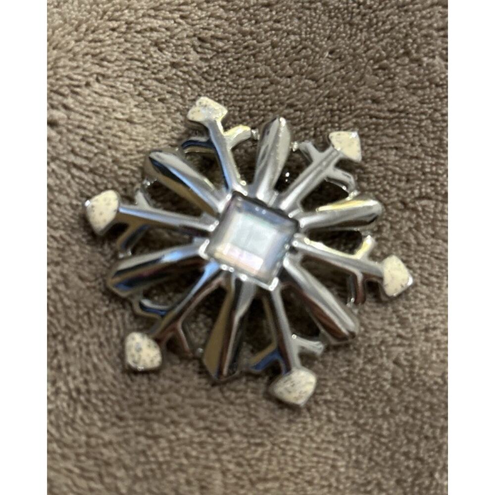 Vintage silver tone metal snowflake Pendant Brooch Aurora Borealis Flaw